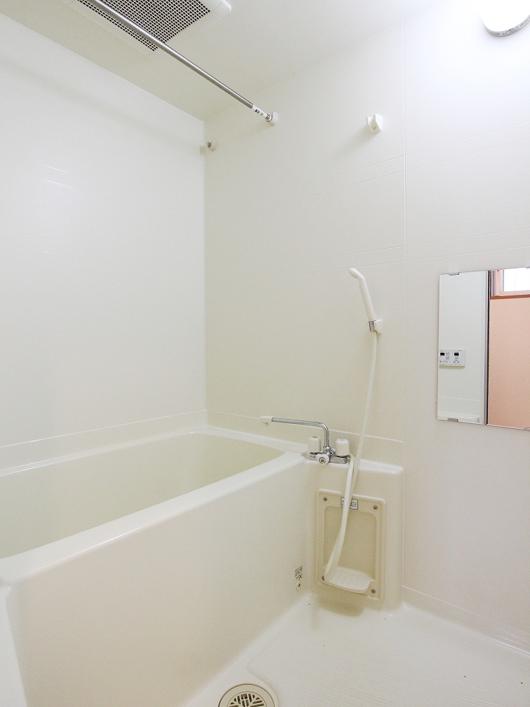 バス・シャワールーム　別部屋参考写真。