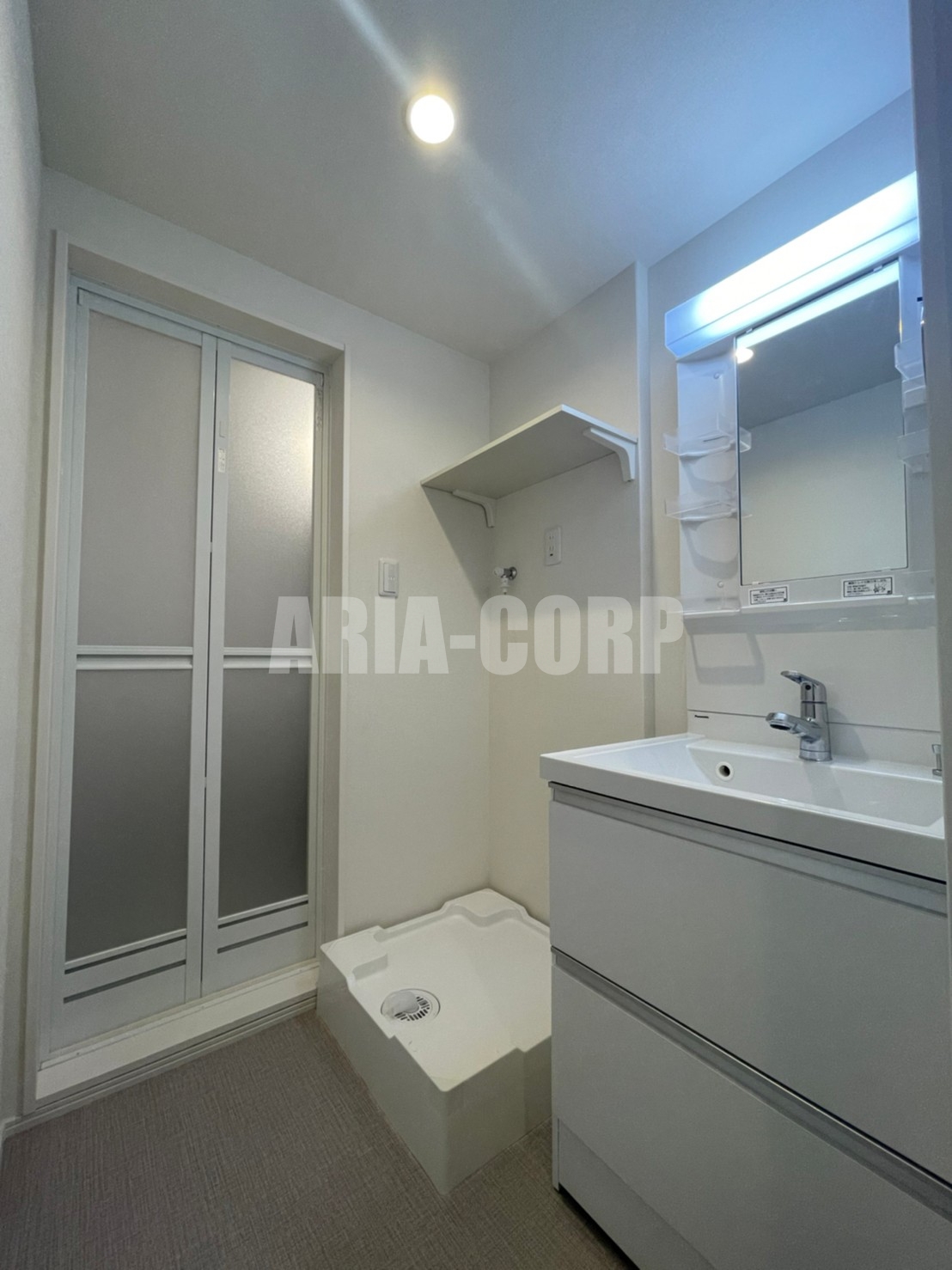 洗面設備　ゆとりある脱衣所スペース！シャワードレッサー独立洗面台です！