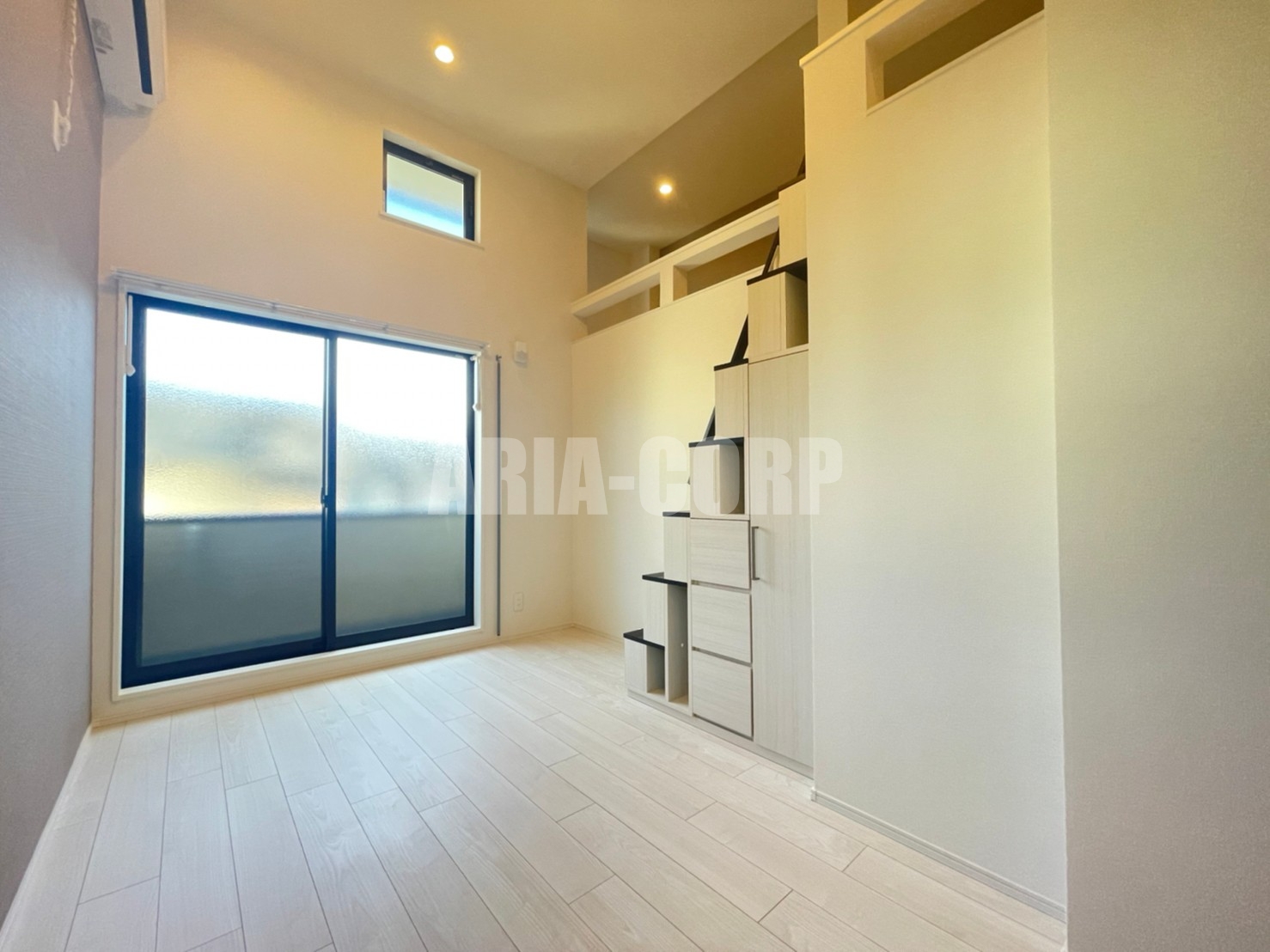 居室・リビング　白基調のリビング◎明るいお洒落な室内です♪