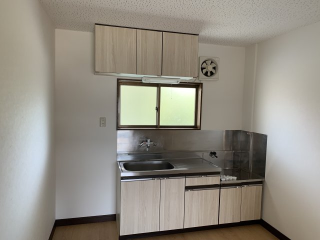 キッチン　コンパクトなキッチンで掃除もラクラク