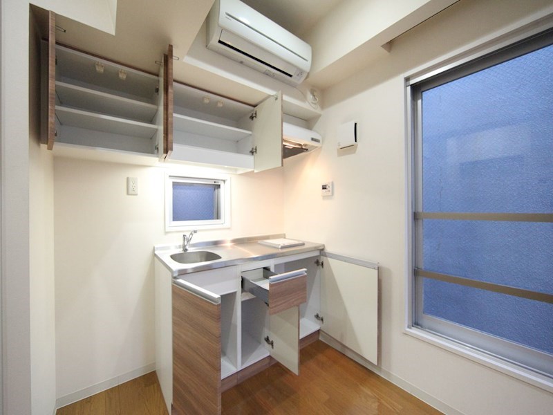 キッチン　キッチン（ＩＨクッキングヒーター付）収納充実してます