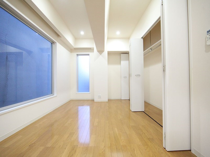 その他部屋・スペース　洋室9.82帖　2面採光　クローゼット付　バルコニー