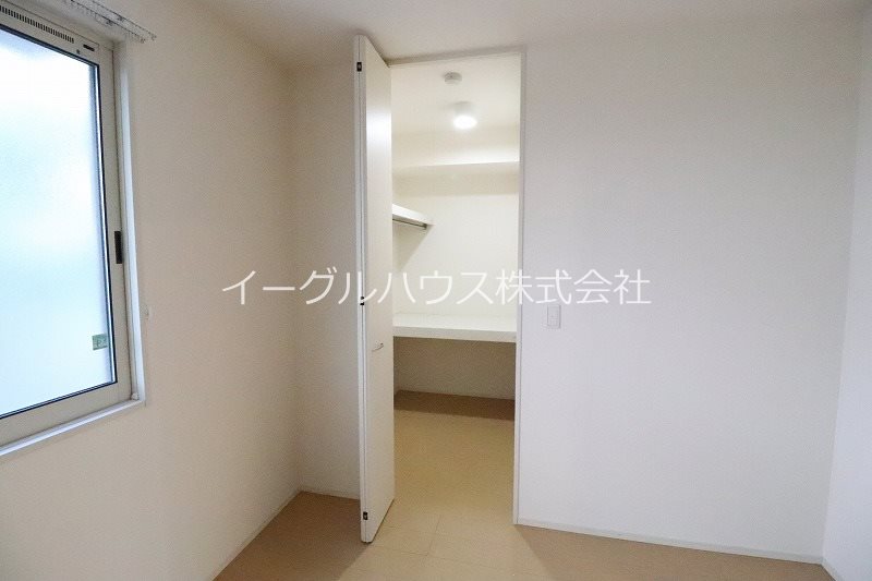 収納　居住中の為別部屋写真使用