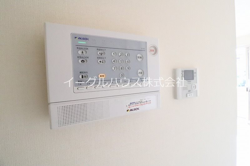 セキュリティ　居住中の為別部屋写真使用