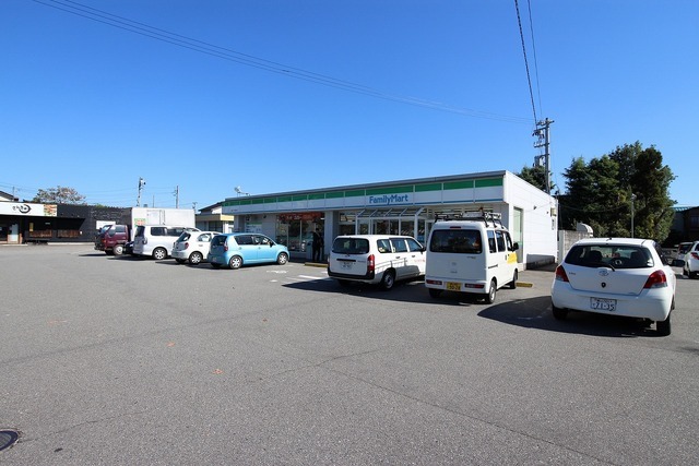 コンビニ　ファミリーマート富山千代田店（コンビニ）まで240m