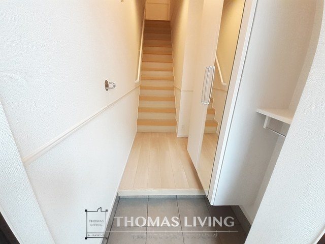 玄関　玄関収納もございます。