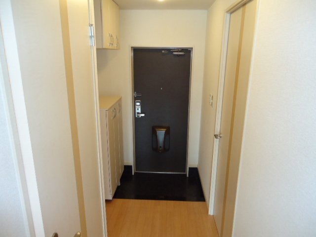 玄関　同物件別号室のものです。