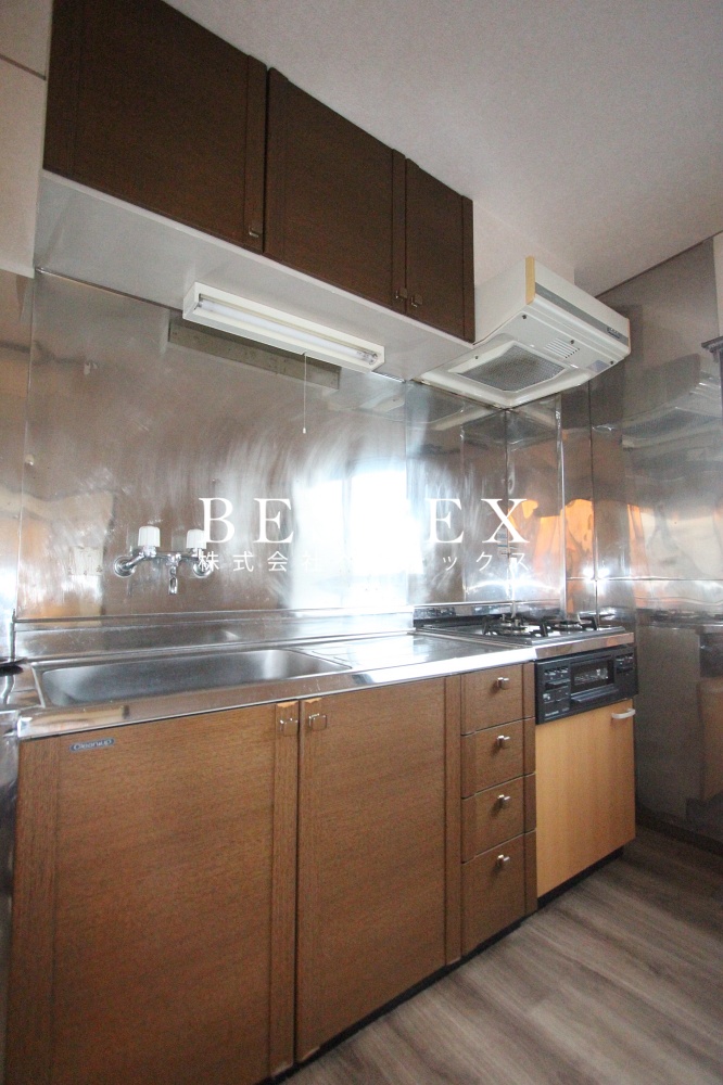 キッチン　※同建物内・別タイプの参考写真です。