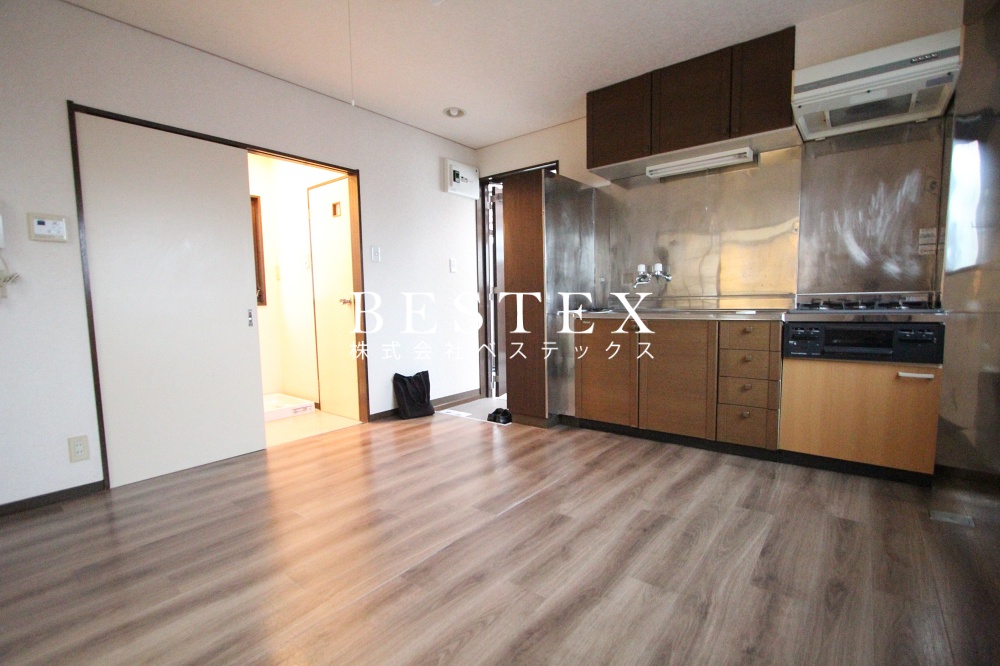 居室・リビング　※同建物内・別タイプの参考写真です。