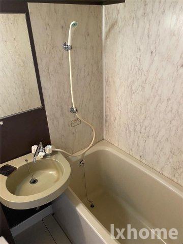 バス・シャワールーム　落ち着いた空間のお風呂です