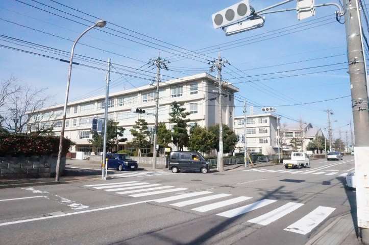 中学校　額中学校（中学校）まで468m