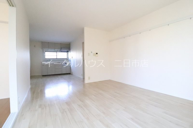 居室・リビング　別部屋写真使用