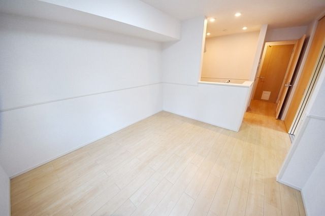 居室・リビング　★白が基調のきれいなお部屋★