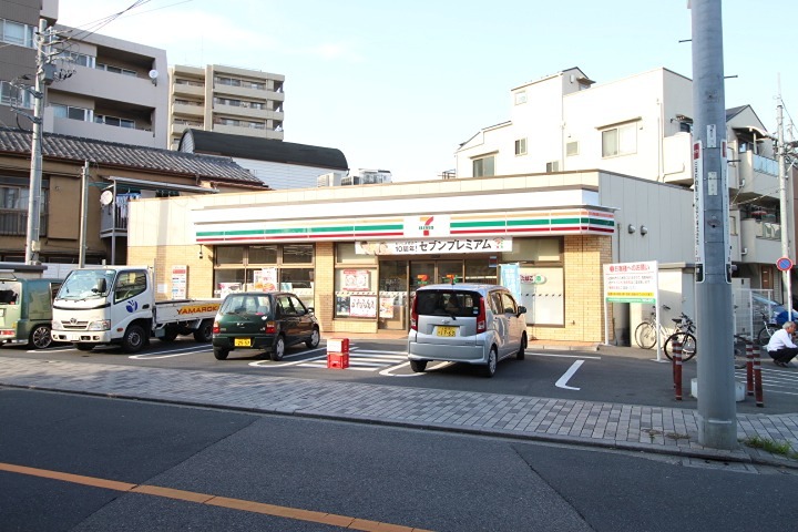 コンビニ　セブンイレブン 東日暮里4丁目東店（コンビニ）まで244m