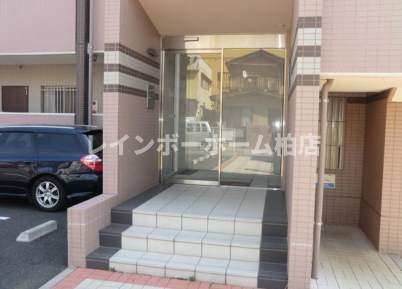 エントランス　建物の内部です