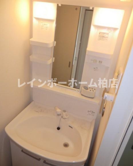 洗面設備　コンパクトで使いやすい洗面所