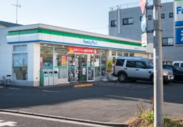 コンビニ　ファミリーマート杉並宮前二丁目店（コンビニ）まで599m