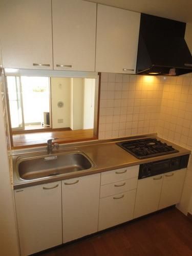 キッチン　カウンターキッチンで会話も弾みますね。