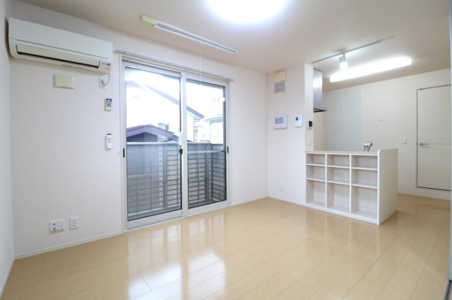 居室・リビング　※別のお部屋の参考写真です