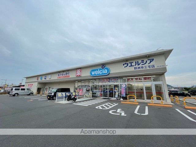 ドラックストア　ウエルシア野洲市三宅店（ドラッグストア）まで340m