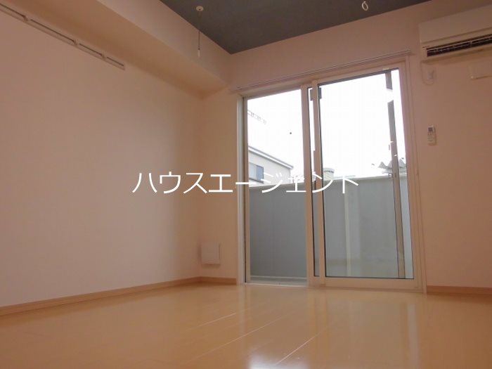 居室・リビング　洋室6帖のお部屋です。※写真は別号室。