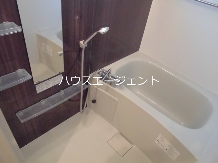 バス・シャワールーム　浴室乾燥機付のお風呂。※写真は別号室。