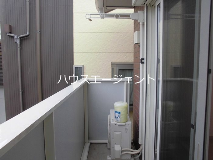 バルコニー　バルコニーあり。※写真は別号室。