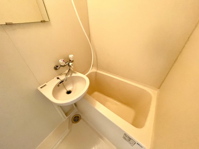バス・シャワールーム　シンプルで機能的なユニットバスです！