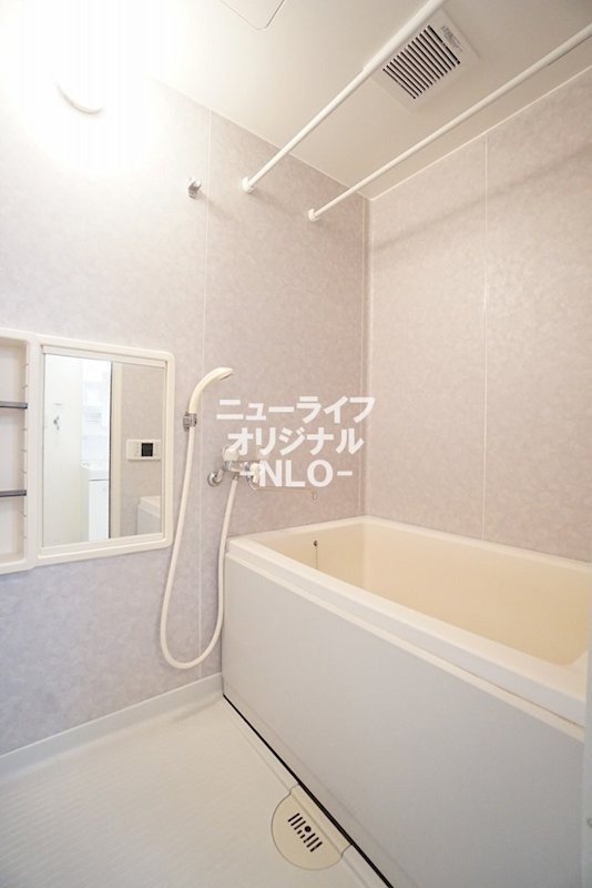 バス・シャワールーム　追い焚き機能付の浴室