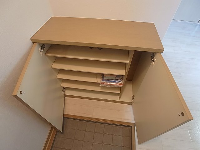 玄関　玄関にはシューズＢＯＸ完備