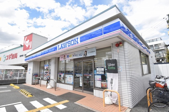 コンビニ　ローソン　東豊中町五丁目店（コンビニ）まで311m