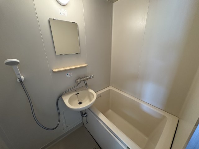 バス・シャワールーム　※同建物写真です