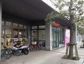 スーパー　ピーコックストア三軒茶屋の杜店（スーパー）まで638m