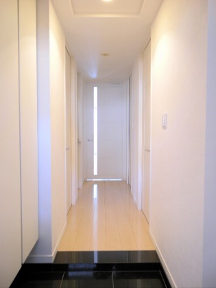 玄関　※別部屋参考写真