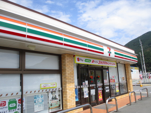 コンビニ　セブンイレブン西予れんげ店（コンビニ）まで400m