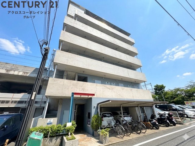建物外観　敷地内にゴミ置き場があります