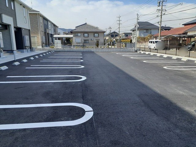 駐車場　駐車場に車を止められます