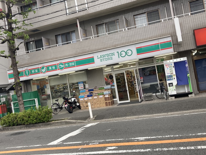 コンビニ　100円ローソン（コンビニ）まで162m
