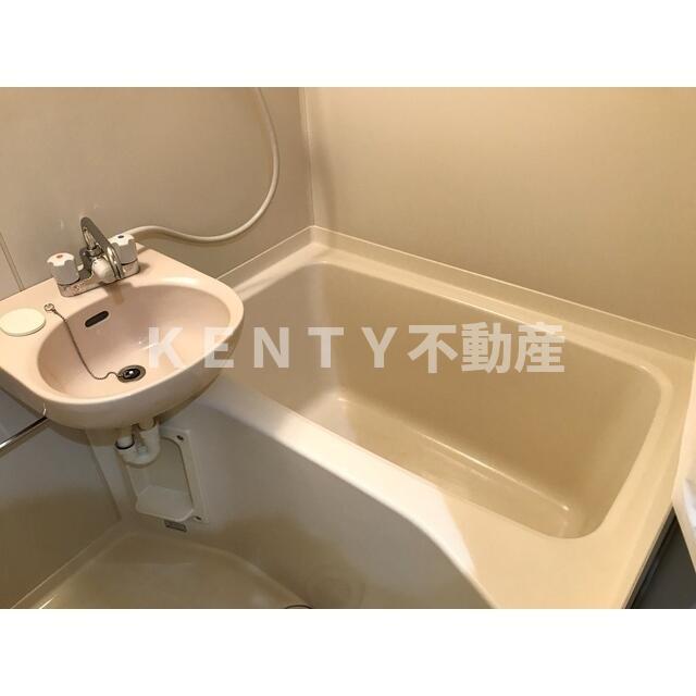 バス・シャワールーム　落ち着いた空間のお風呂です