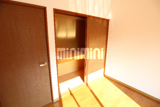 収納　明るいお部屋です