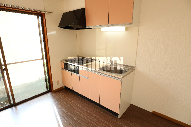 キッチン　３口コンロのシステムキッチンです。