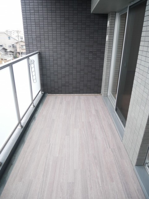 バルコニー　※同タイプの参考画像です。