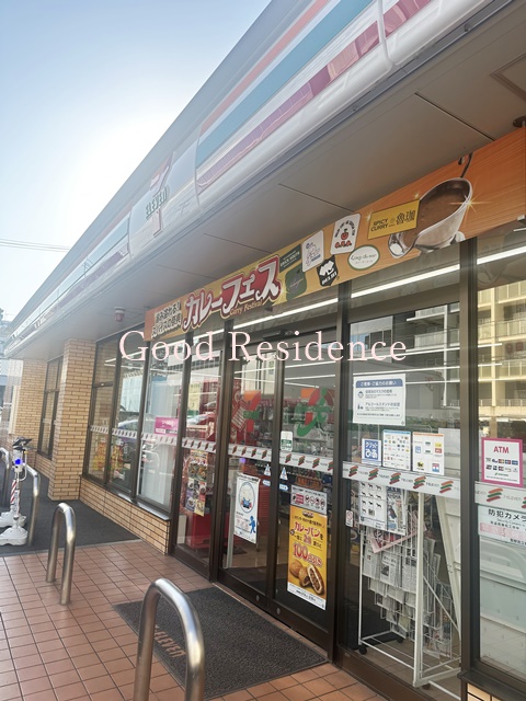コンビニ　セブン-イレブン 新横浜１丁目店（コンビニ）まで526m
