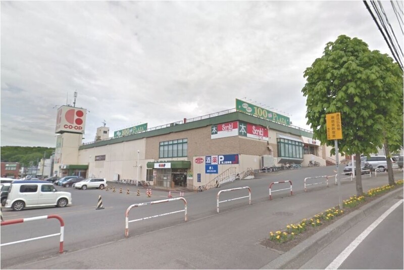 ショッピングセンター　サンキ西岡店（ショッピングセンター）まで975m