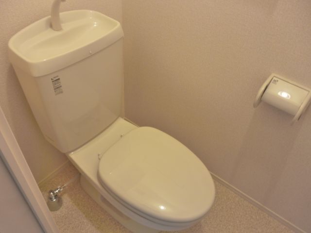 トイレ　１階のお部屋の室内写真です。