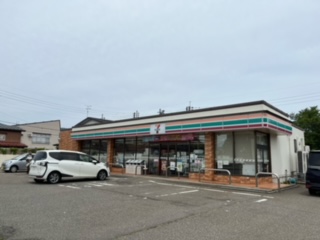 コンビニ　セブンイレブン妙高関川町店（コンビニ）まで666m