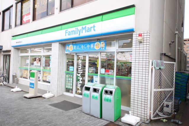 コンビニ　ファミリーマート　橿原神宮前駅西口（コンビニ）まで158m