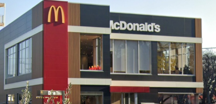 飲食店　マクドナルド（飲食店）まで290m