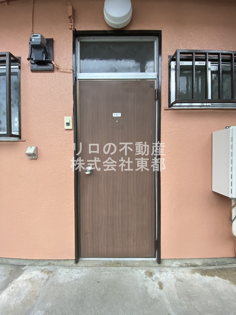 その他　洗濯機置場は振動が気にならない外置きタイプ！