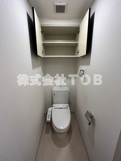 トイレ　※クリーニング中の写真